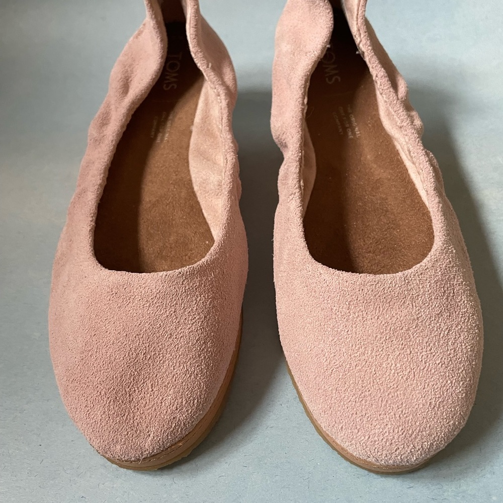 NWOT TOMS Olivia Ballet Suede Flats in Blush Pink sz 6